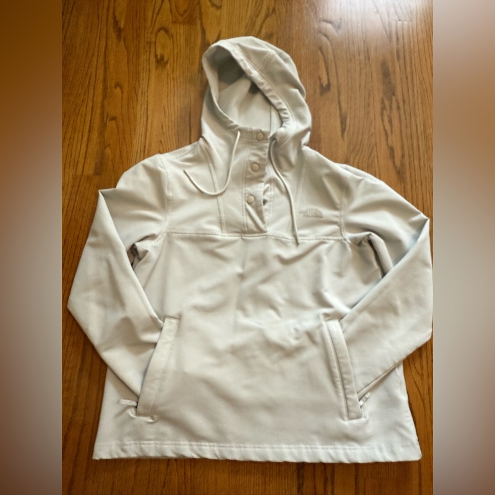 The North Face Women's Light Gray Sweater